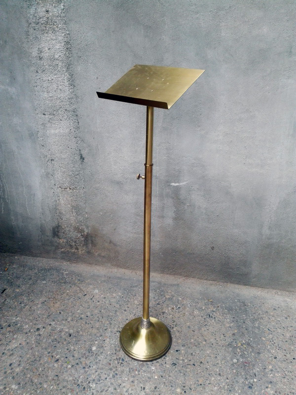 atril hosteleria metal dorado alt.regulable 114-143x35x26 (28eu.) 1u